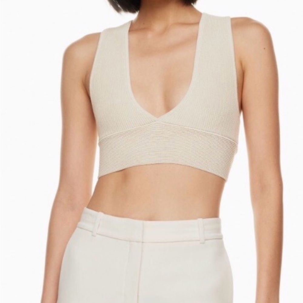 ClayValeria Sleeveless V-Neck Crop Top